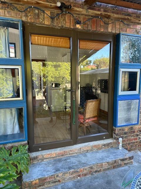 To Let 1 Bedroom Property for Rent in Heldervue Western Cape